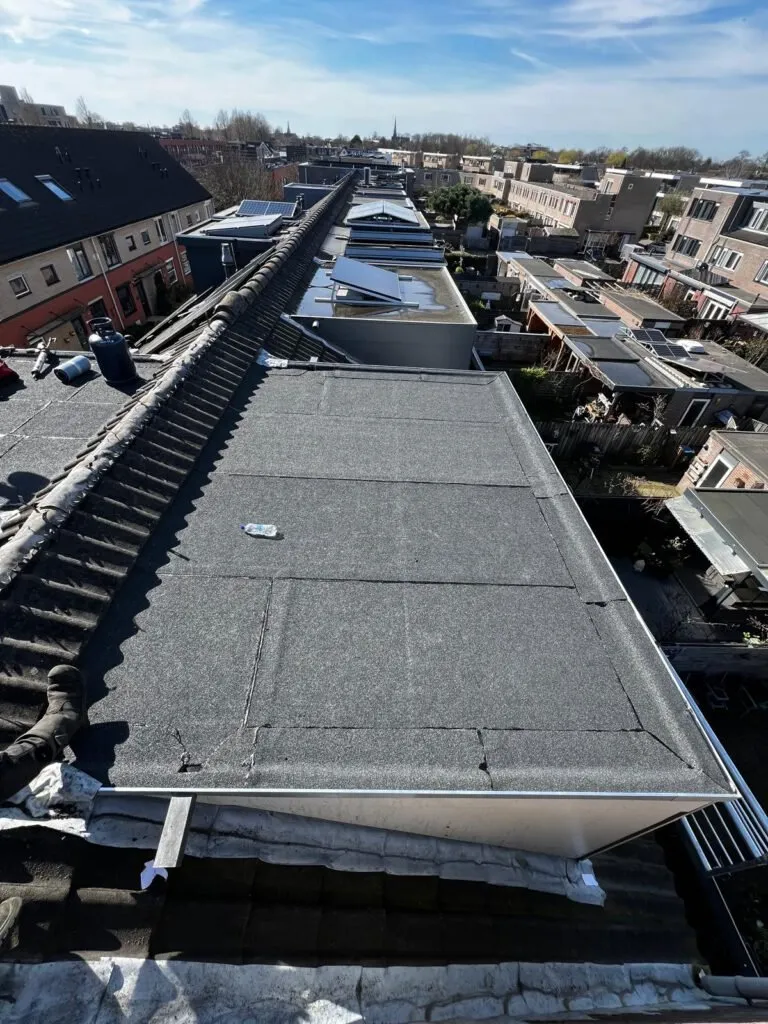 Dakbedekking — plat en hellend dak